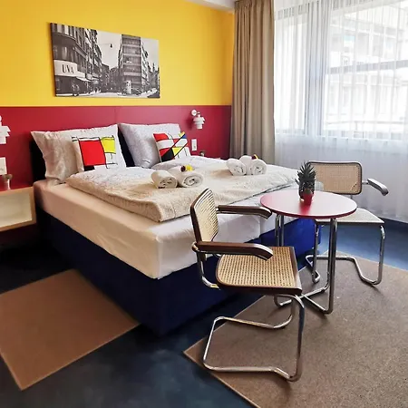 Avion - Národní Kulturní Památka - World Monument Hotel Brünn