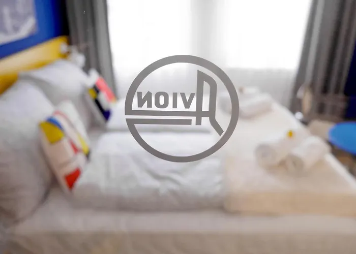 Avion - National Cultural Monument - Iconic Org ホテル ブルノ